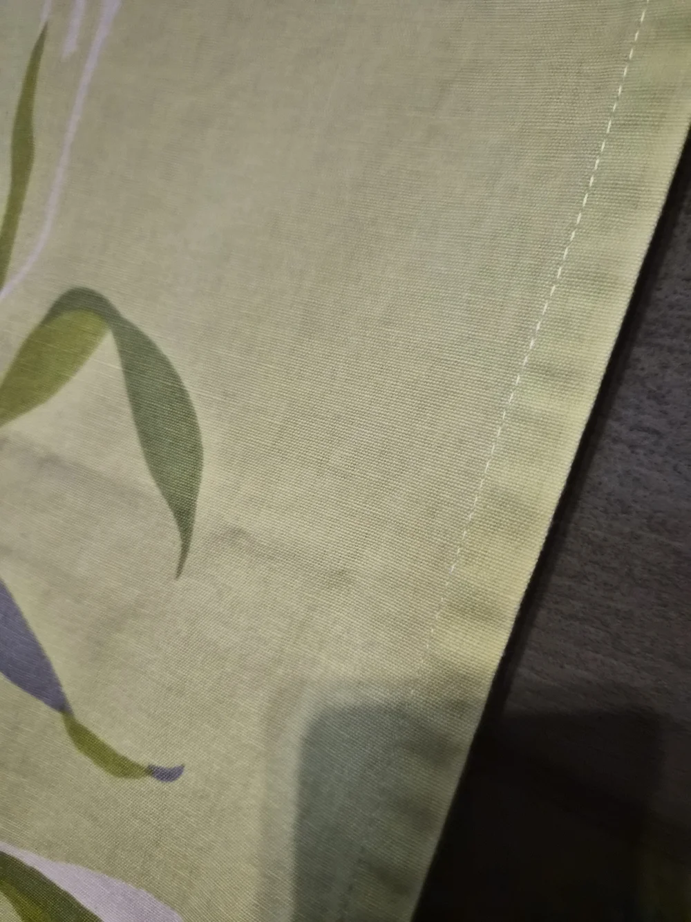Floral Tabel Runner - Lightweight Botanical Design